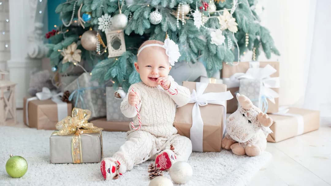 Co kupić 2 miesięcznemu dziecku pod choinkę, aby było bezpieczne?