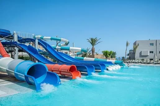 Gdzie do Grecji z dzieckiem? Odkryj idealne miejsca na wakacje rodzinne